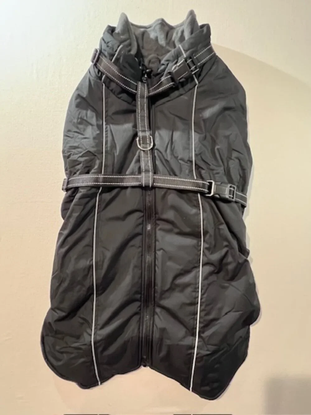 NWOT Waterproof‎ dog winter coat with an integrated harness 2-in-1 design